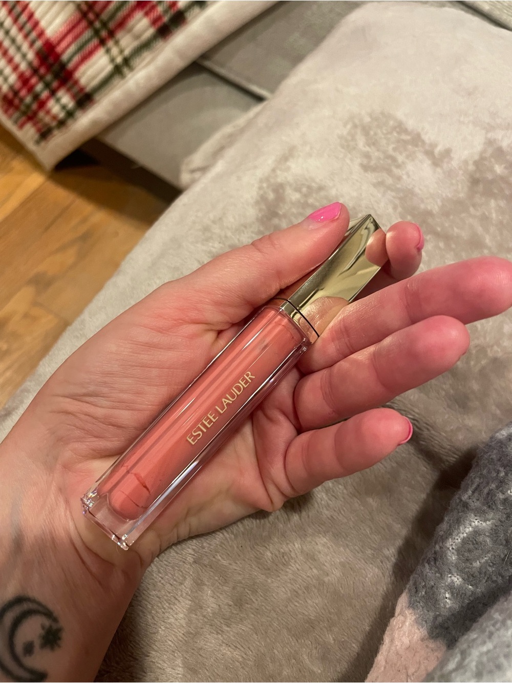 NWT Estée Lauder glossy pout lip oil in strawberry milk pink shade